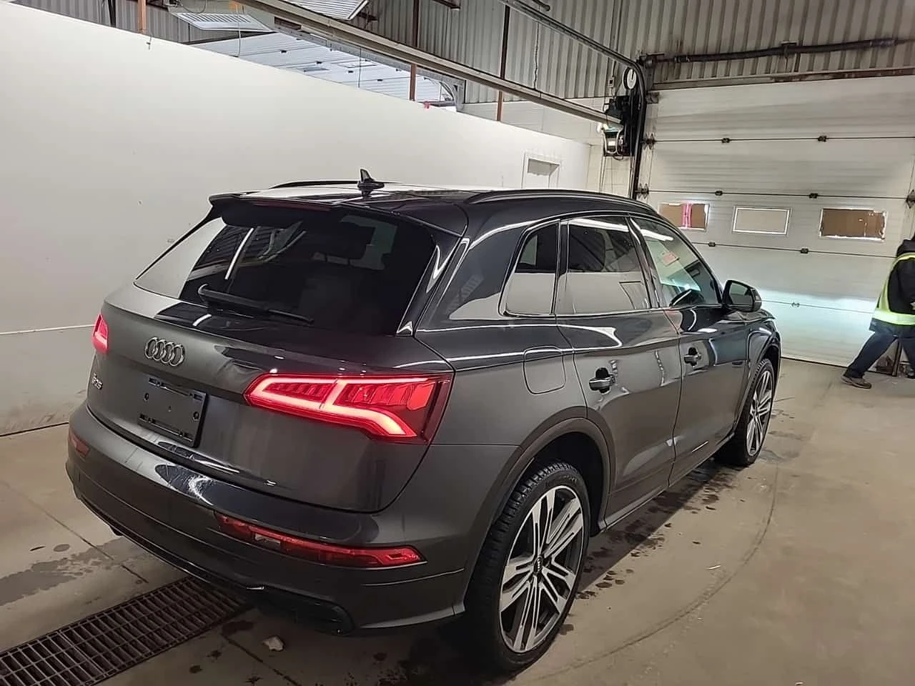 Audi SQ5 * ЧЕРВЕН САЛОН * ПАНОРАМА * , снимка 3 - Автомобили и джипове - 54120852