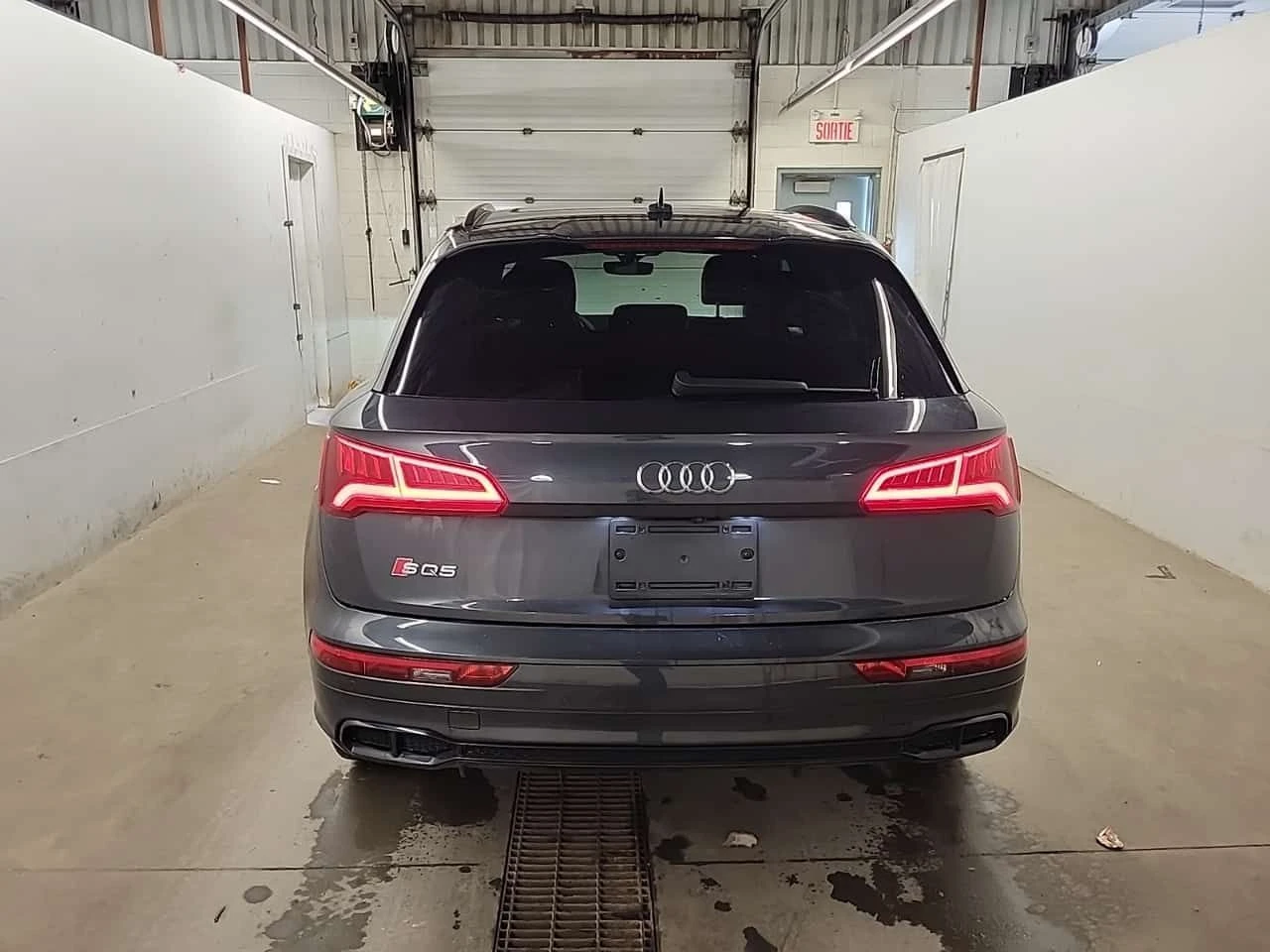 Audi SQ5 * ЧЕРВЕН САЛОН * ПАНОРАМА * , снимка 5 - Автомобили и джипове - 54120852