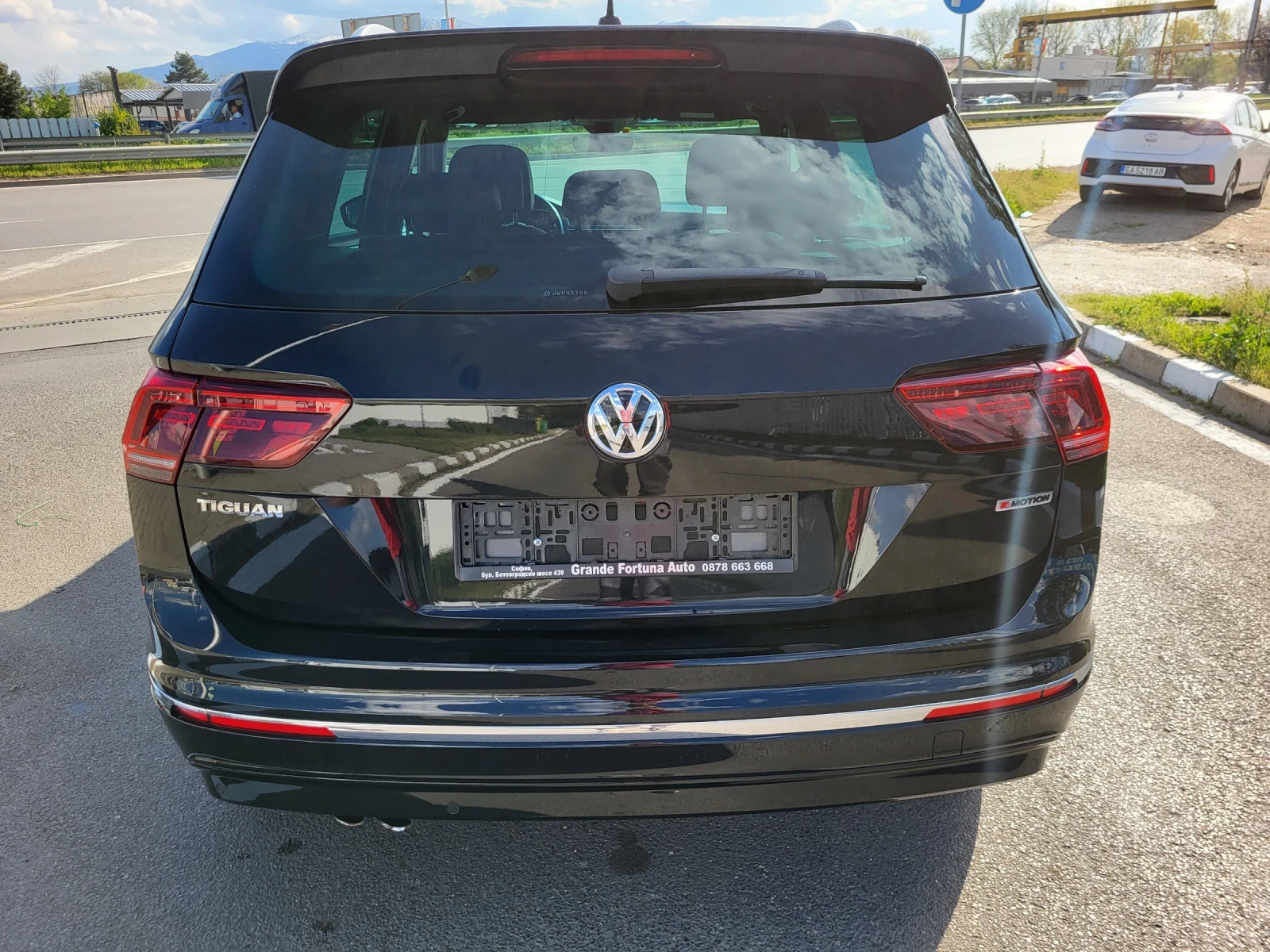 VW Tiguan 2.0 TDI 4MOTION 150 KC R-LINE EURO 6B, снимка 6 - Автомобили и джипове - 54345538