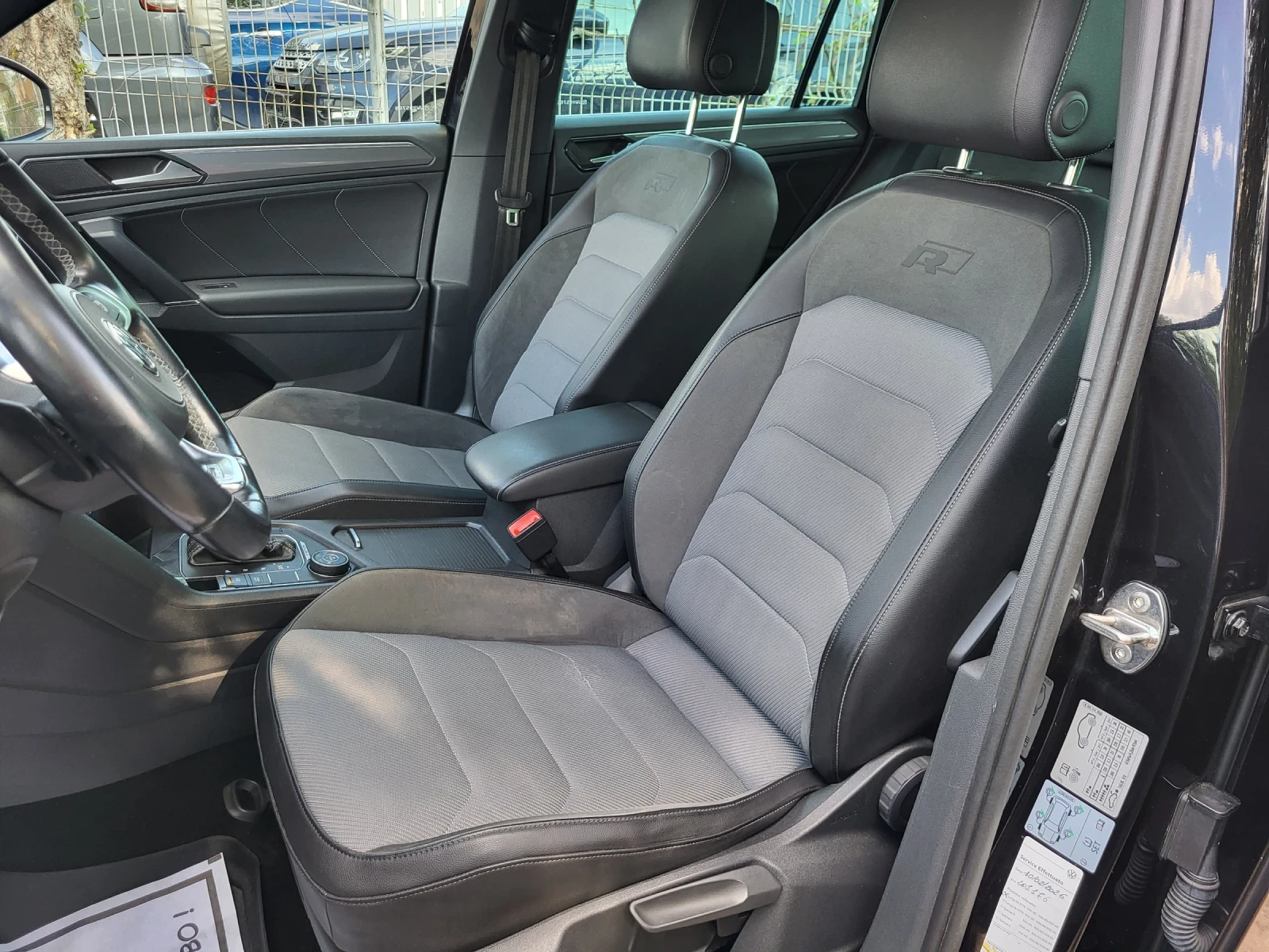 VW Tiguan 2.0 TDI 4MOTION 150 KC R-LINE EURO 6B, снимка 10 - Автомобили и джипове - 54345538