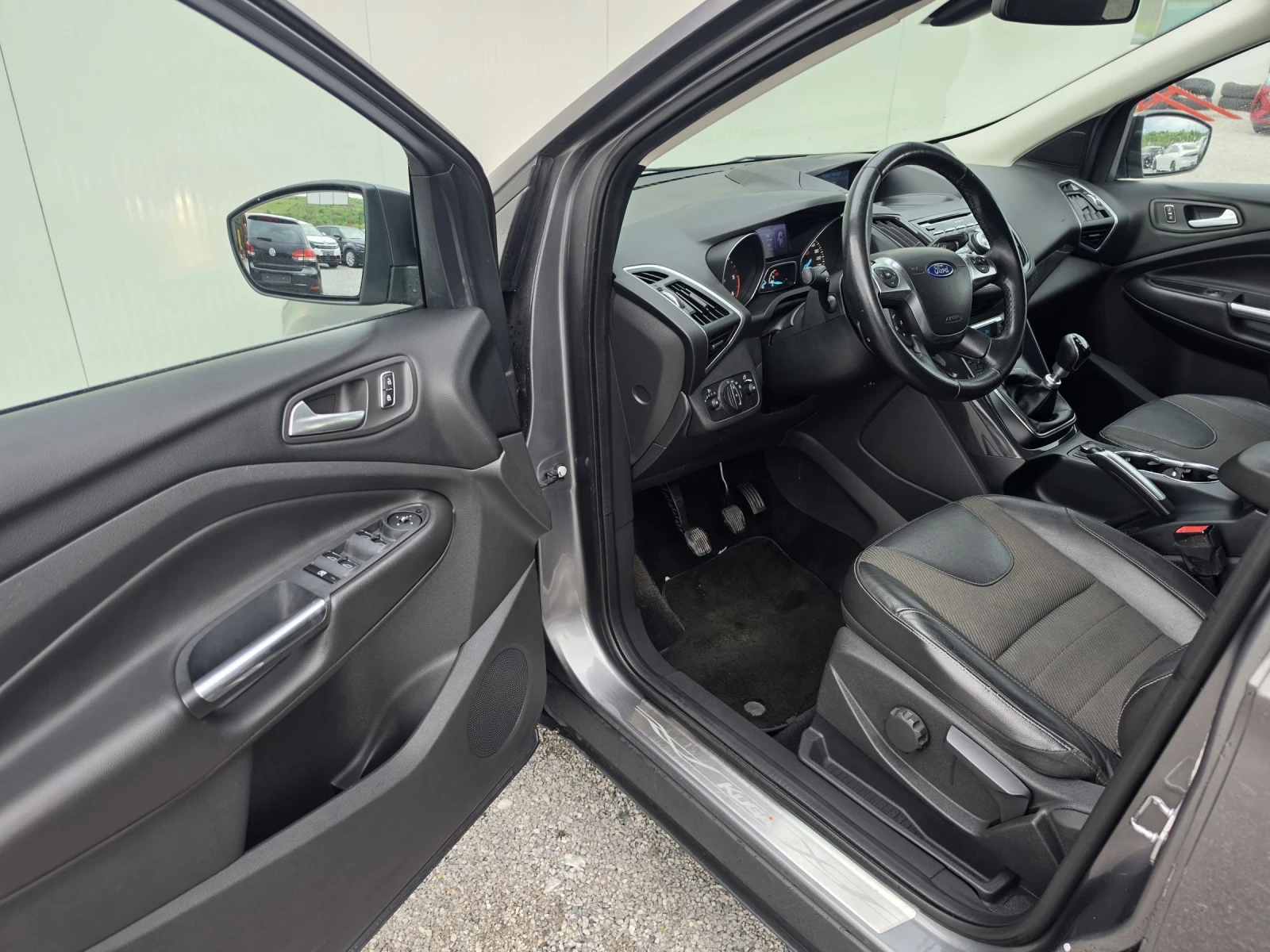 Ford Kuga 2.0TDCi 4x4 Titanium, снимка 7 - Автомобили и джипове - 54645169