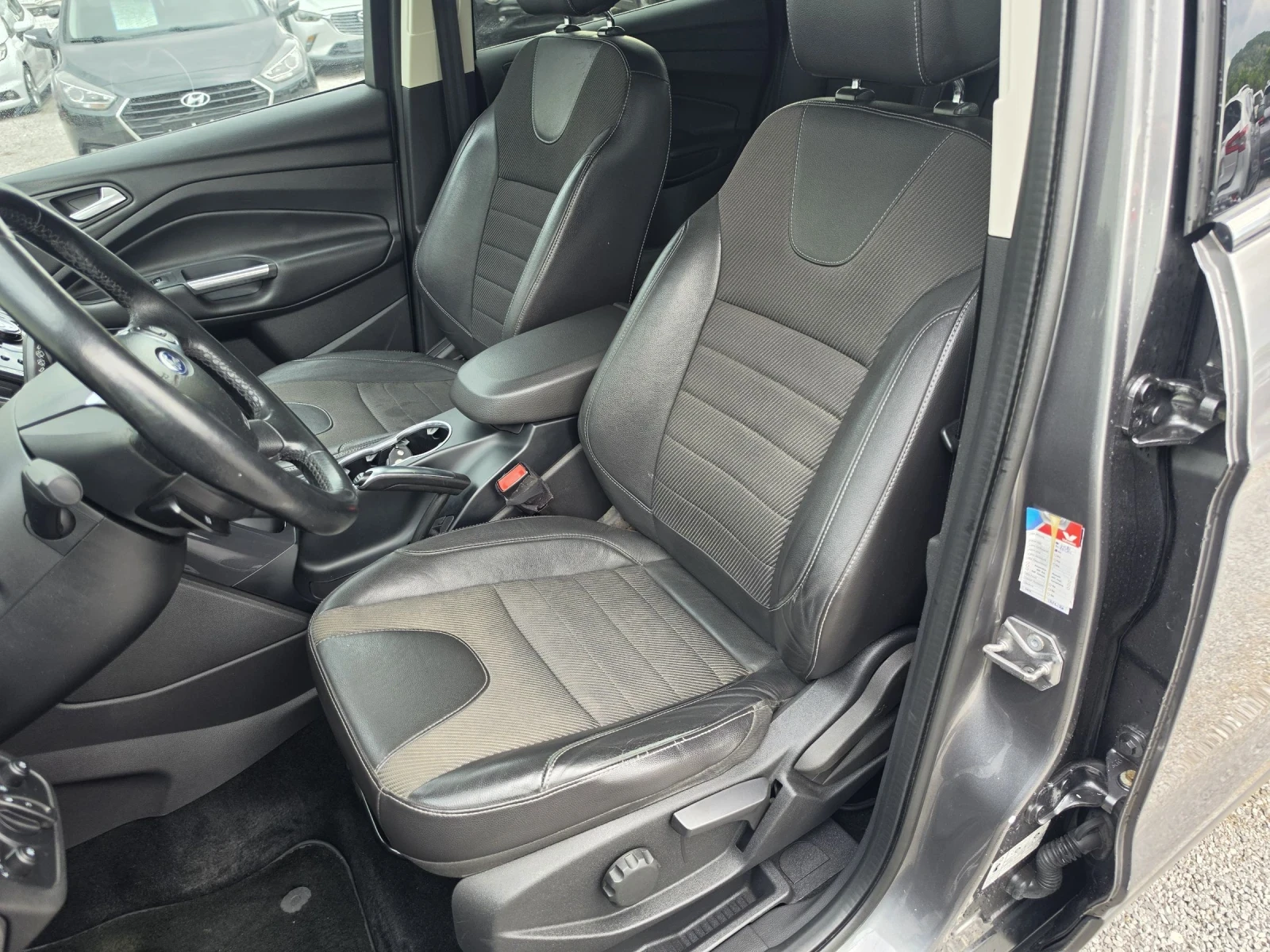 Ford Kuga 2.0TDCi 4x4 Titanium, снимка 8 - Автомобили и джипове - 54645169