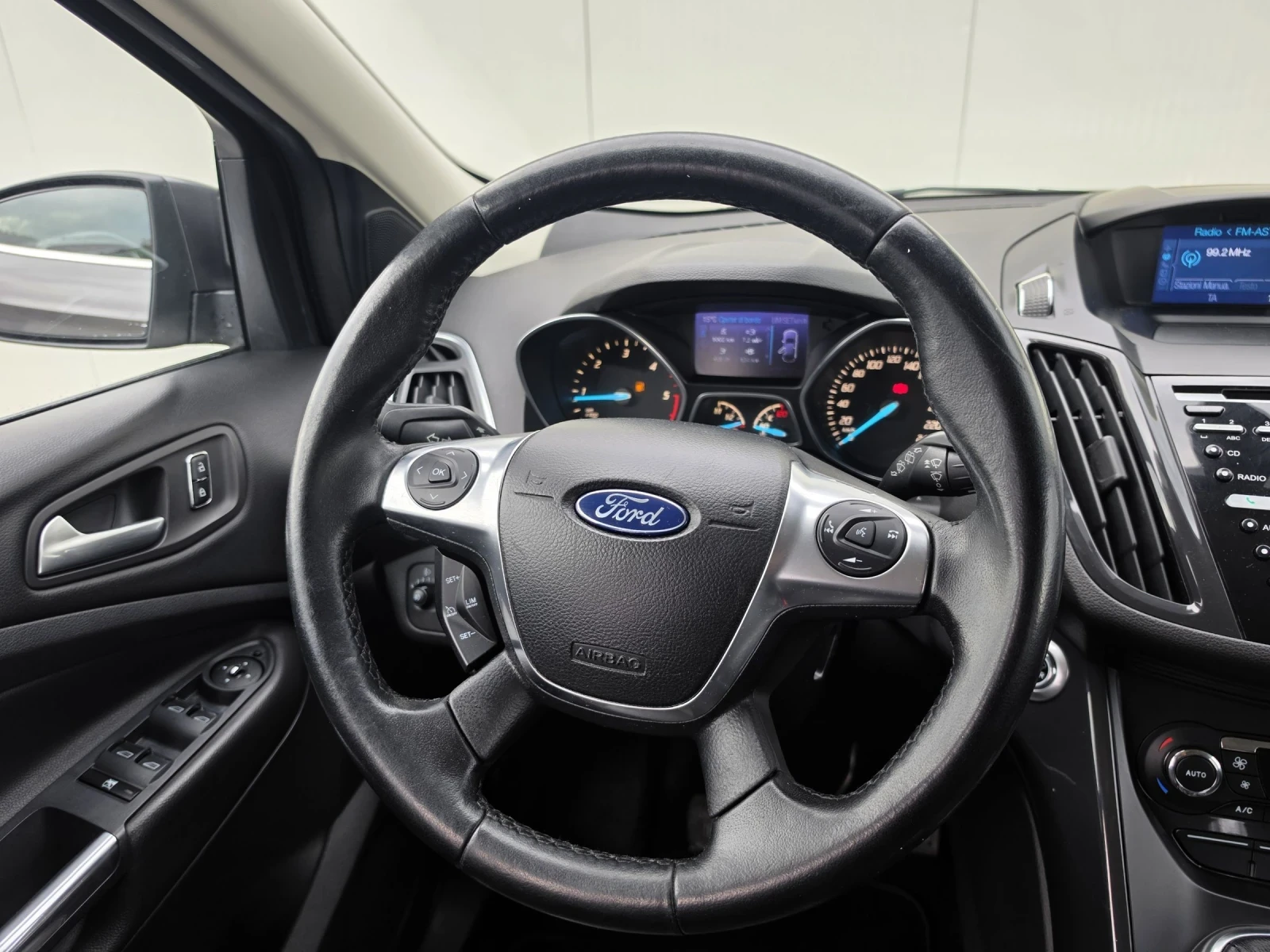 Ford Kuga 2.0TDCi 4x4 Titanium, снимка 11 - Автомобили и джипове - 54645169