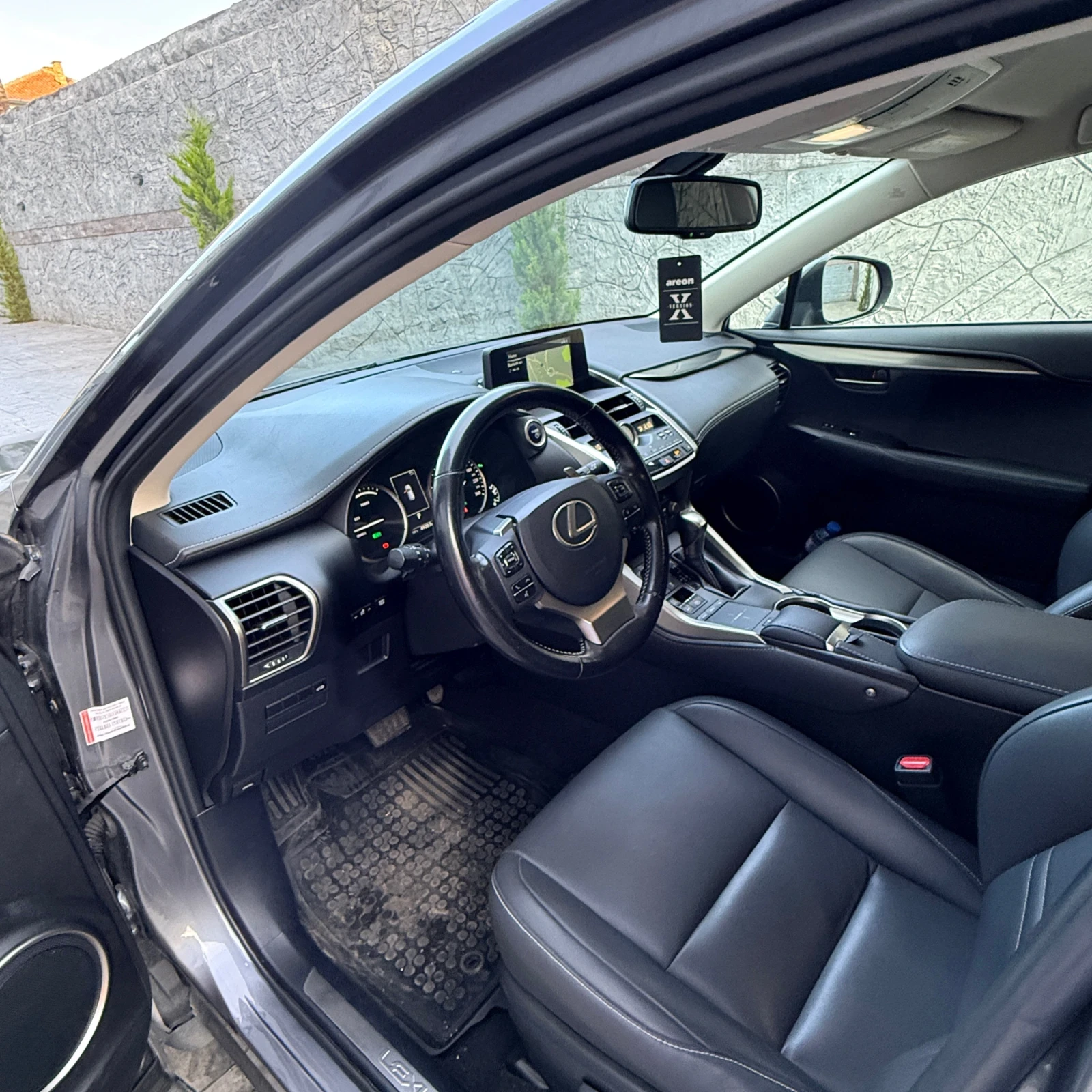 Lexus NX 300h, снимка 9 - Автомобили и джипове - 55832845
