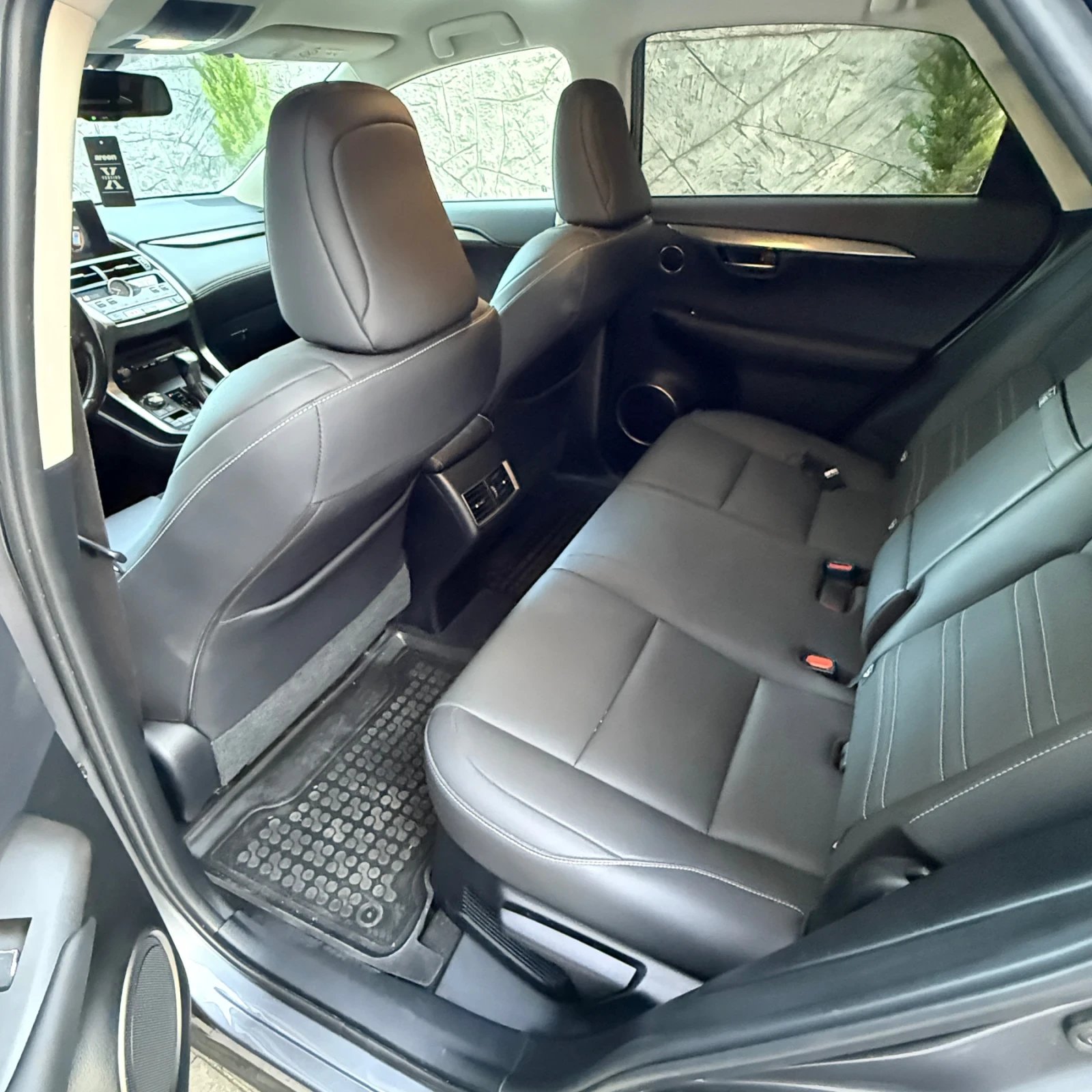 Lexus NX 300h, снимка 10 - Автомобили и джипове - 55832845