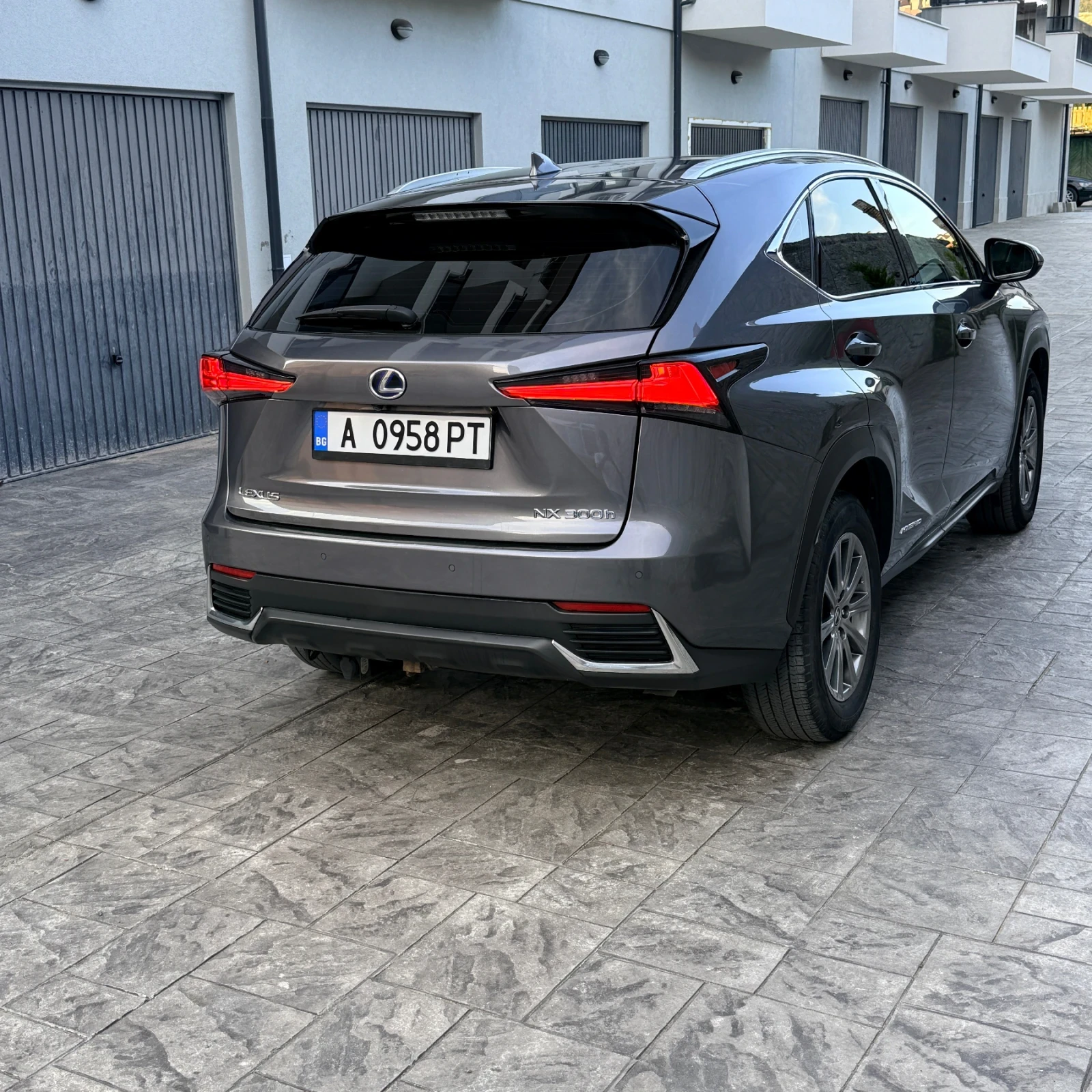 Lexus NX 300h, снимка 4 - Автомобили и джипове - 55832845