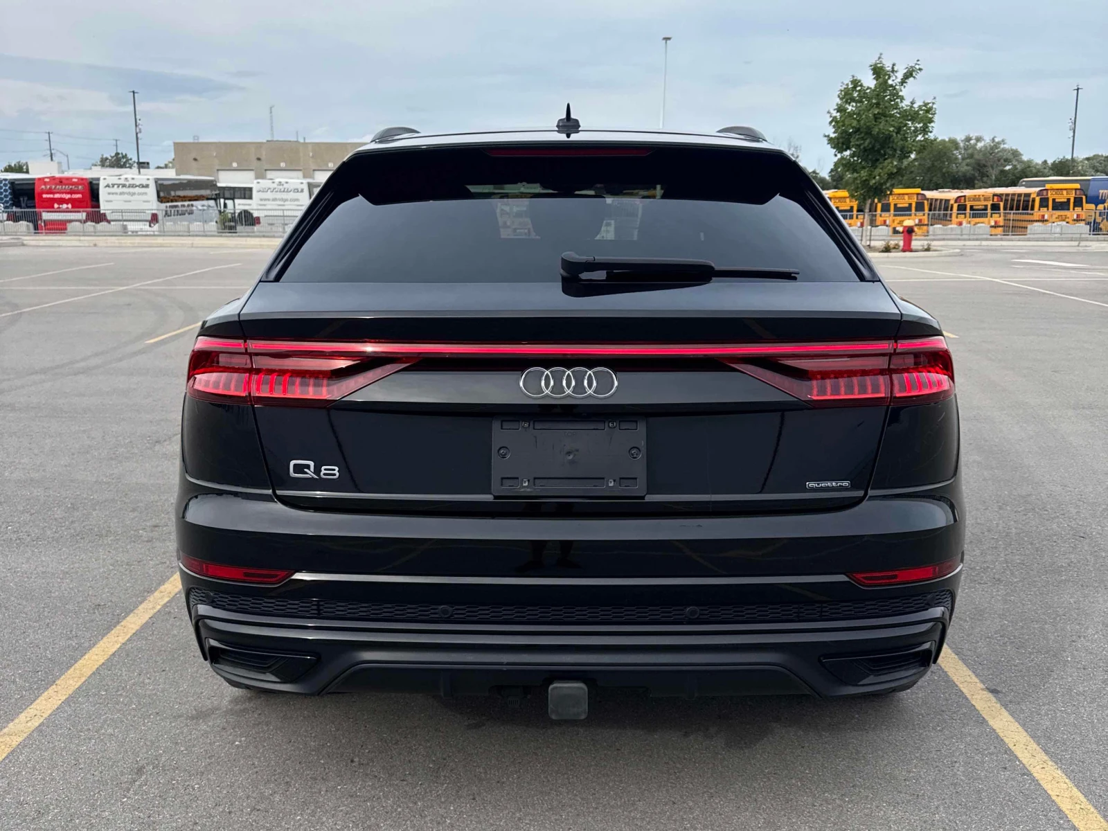 Audi Q8 Technik 55 TFSI quattro  CARFAX, снимка 4 - Автомобили и джипове - 55899225