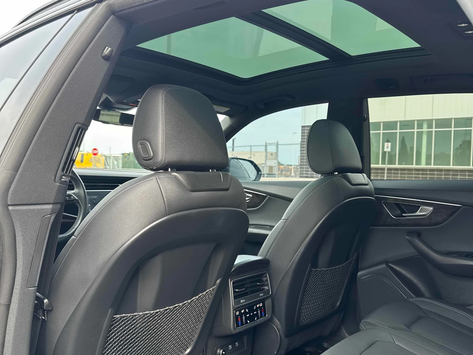 Audi Q8 Technik 55 TFSI quattro  CARFAX, снимка 12 - Автомобили и джипове - 55899225