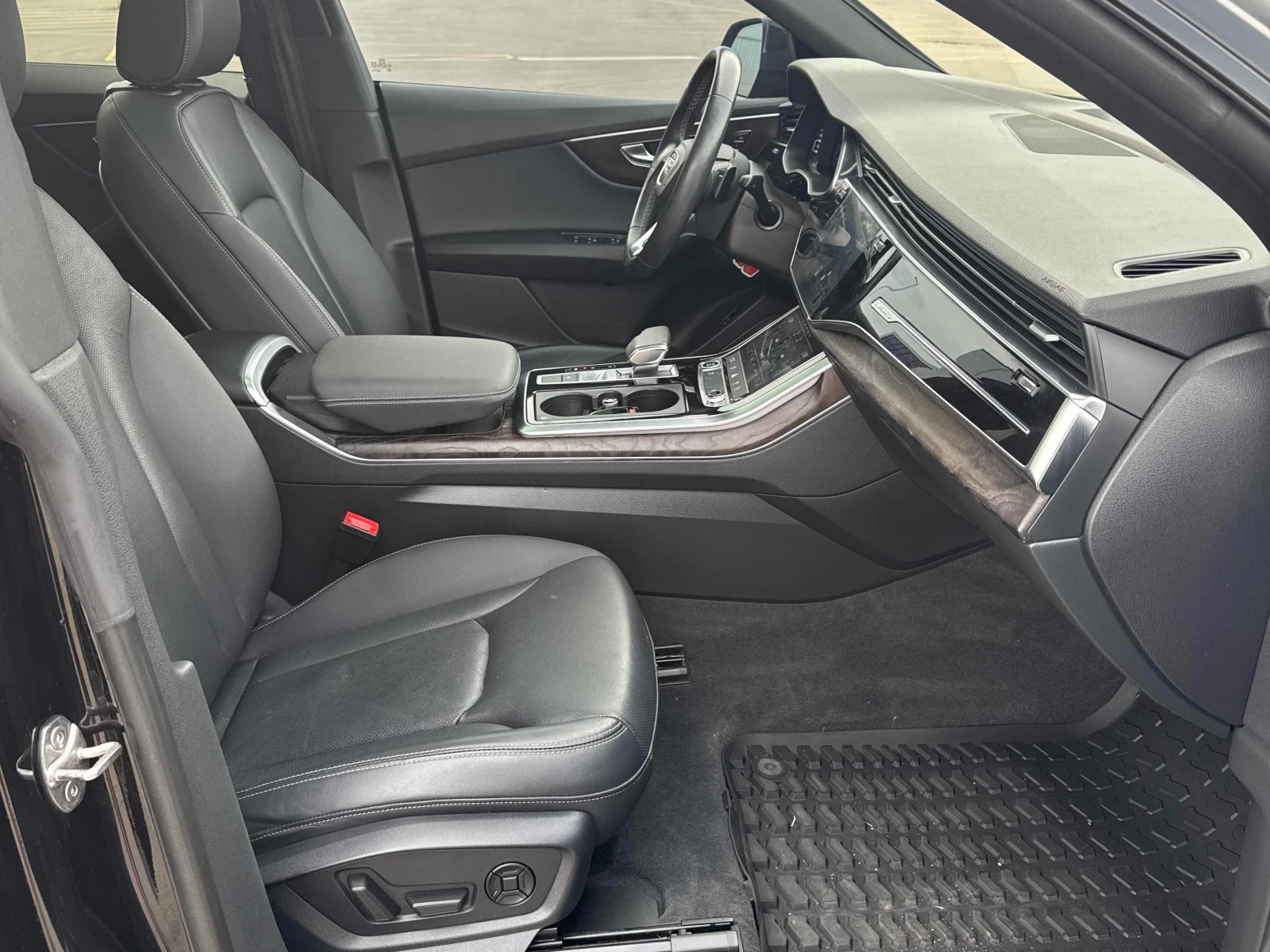 Audi Q8 Technik 55 TFSI quattro  CARFAX, снимка 15 - Автомобили и джипове - 55899225