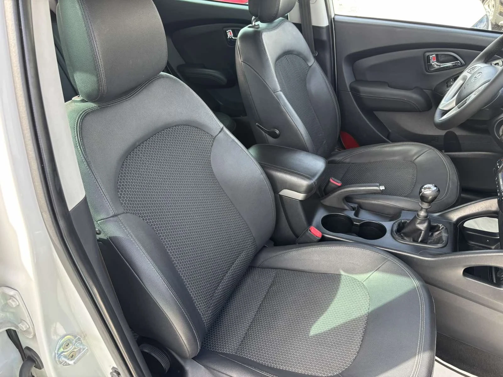 Hyundai IX35 1.7 , снимка 15 - Автомобили и джипове - 56145376
