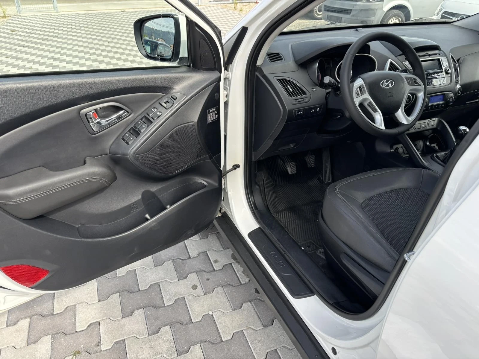 Hyundai IX35 1.7 , снимка 7 - Автомобили и джипове - 56145376