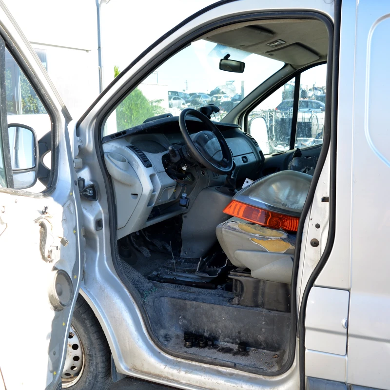 Renault Trafic 1.9 DCI, снимка 5 - Бусове и автобуси - 51768162