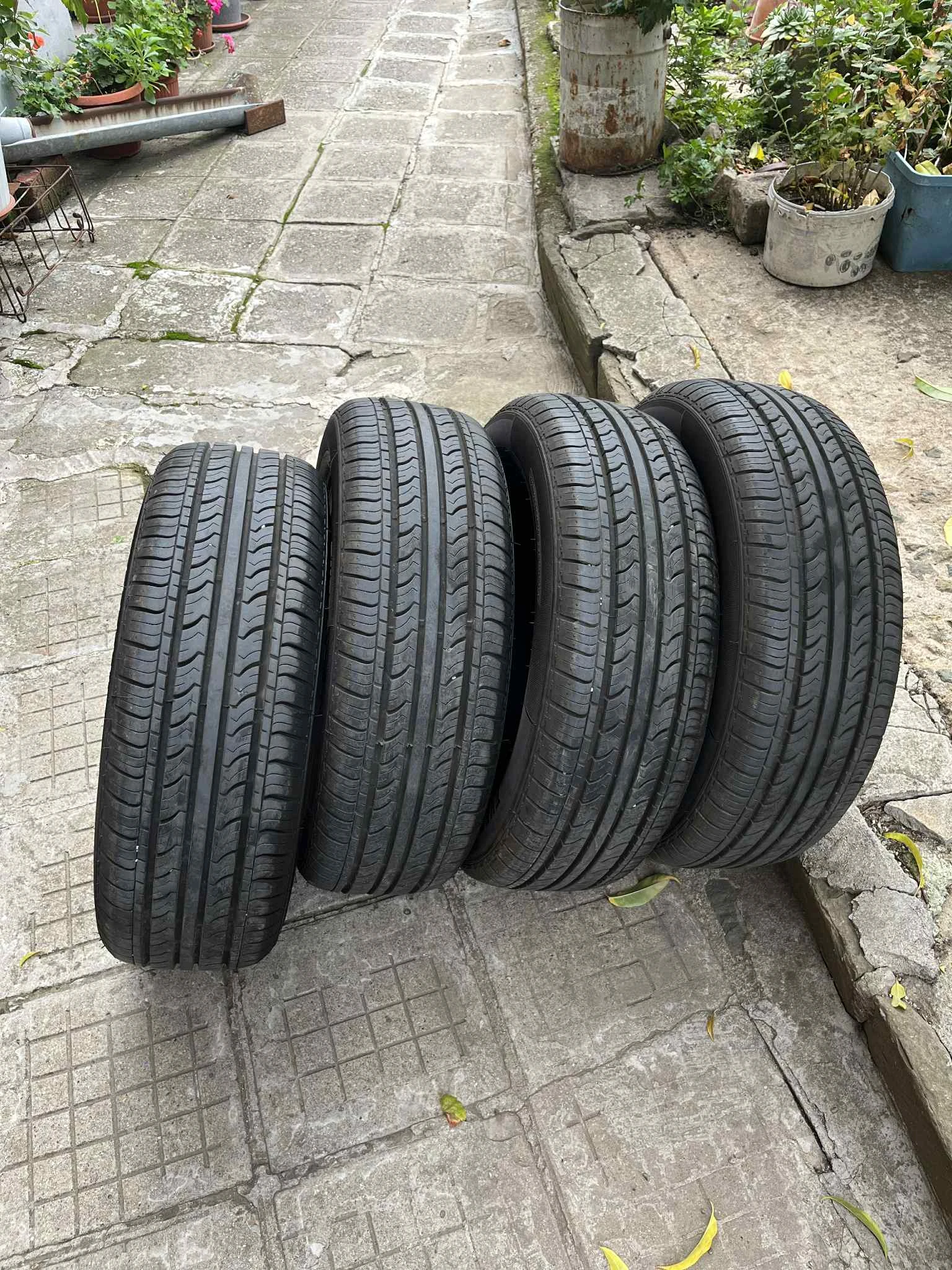 Гуми Летни 195/60R16, снимка 2 - Гуми и джанти - 53973948
