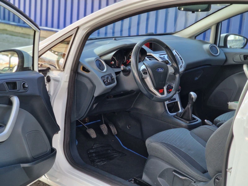 Ford Fiesta 1.6, снимка 9 - Автомобили и джипове - 39587652