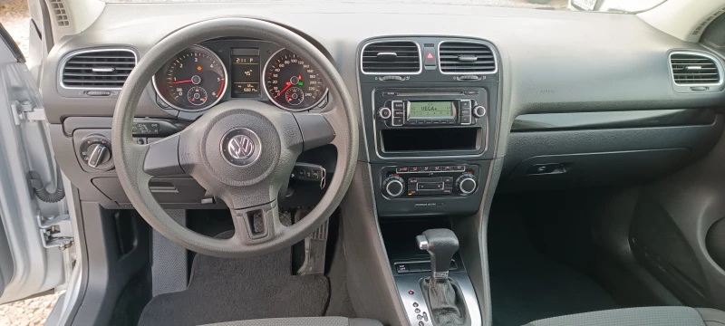 VW Golf 1.6TDI, снимка 8 - Автомобили и джипове - 48080958