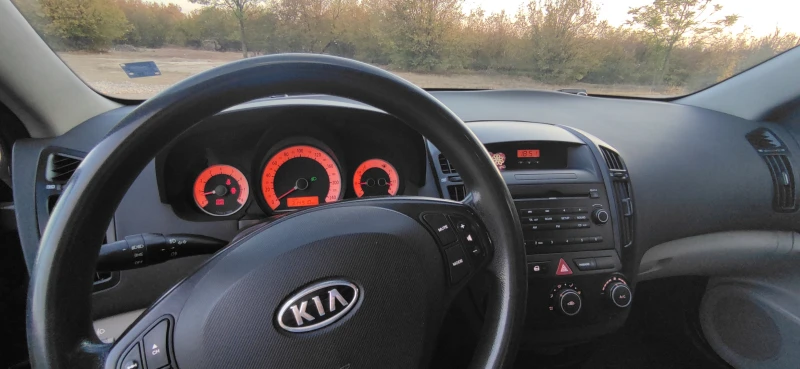 Kia Ceed, снимка 5 - Автомобили и джипове - 48089885