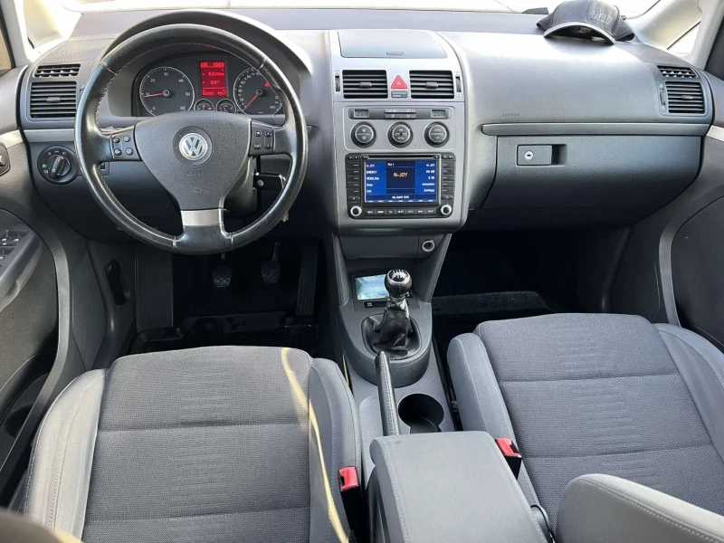 VW Touran 2.0 TDI 140, снимка 7 - Автомобили и джипове - 48983968