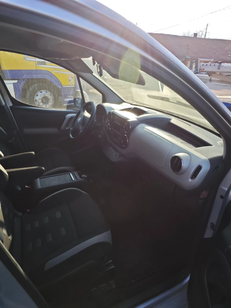 Citroen Berlingo 1.6HDI НОВИЯТ ФЕЙС, снимка 10 - Автомобили и джипове - 49112554