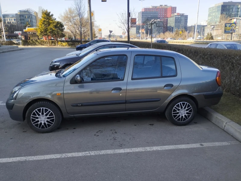 Renault Clio Седан, снимка 10 - Автомобили и джипове - 49309258