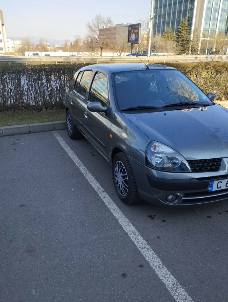 Renault Clio Седан, снимка 5 - Автомобили и джипове - 49309258