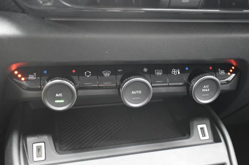 Citroen C4 eFEEL-PACK/136HP/HUD/CAM/LED/NAVI/DIGI/631g, снимка 11 - Автомобили и джипове - 52546890