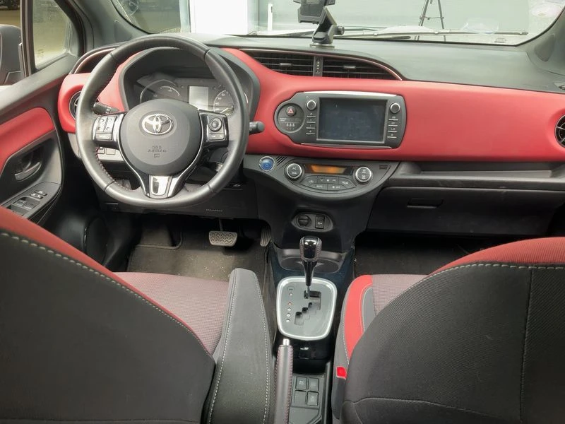 Toyota Yaris 1.5 Hybrid Collection, снимка 9 - Автомобили и джипове - 54451768
