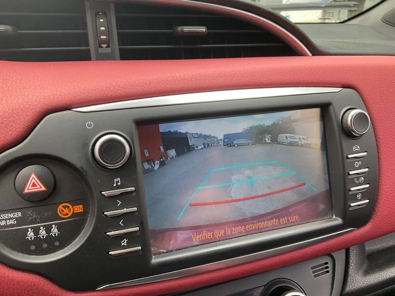 Toyota Yaris 1.5 Hybrid Collection, снимка 11 - Автомобили и джипове - 54451768