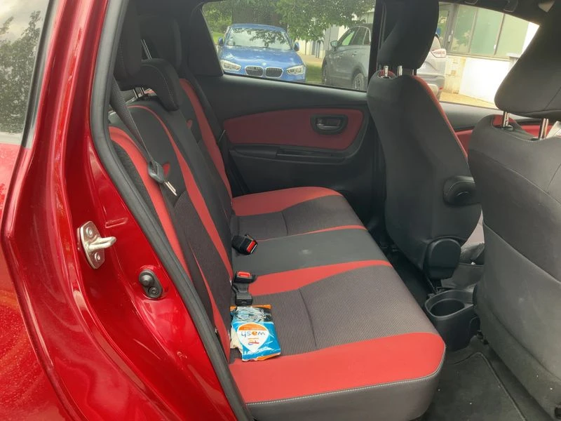 Toyota Yaris 1.5 Hybrid Collection, снимка 12 - Автомобили и джипове - 54451768