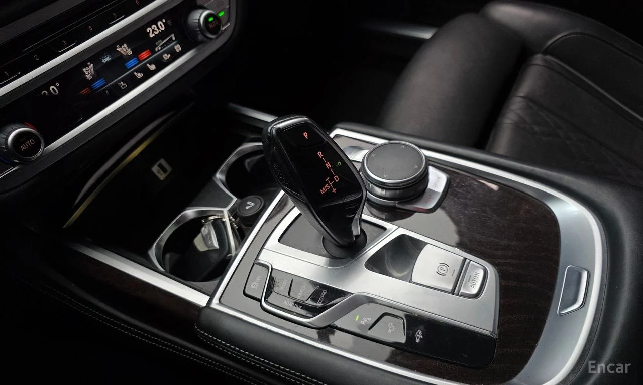 BMW 740 Li* XDRIVE* HARMON* KARDON* ОБДУХВАНЕ* 3TV* МАСАЖ*, снимка 11 - Автомобили и джипове - 54415577