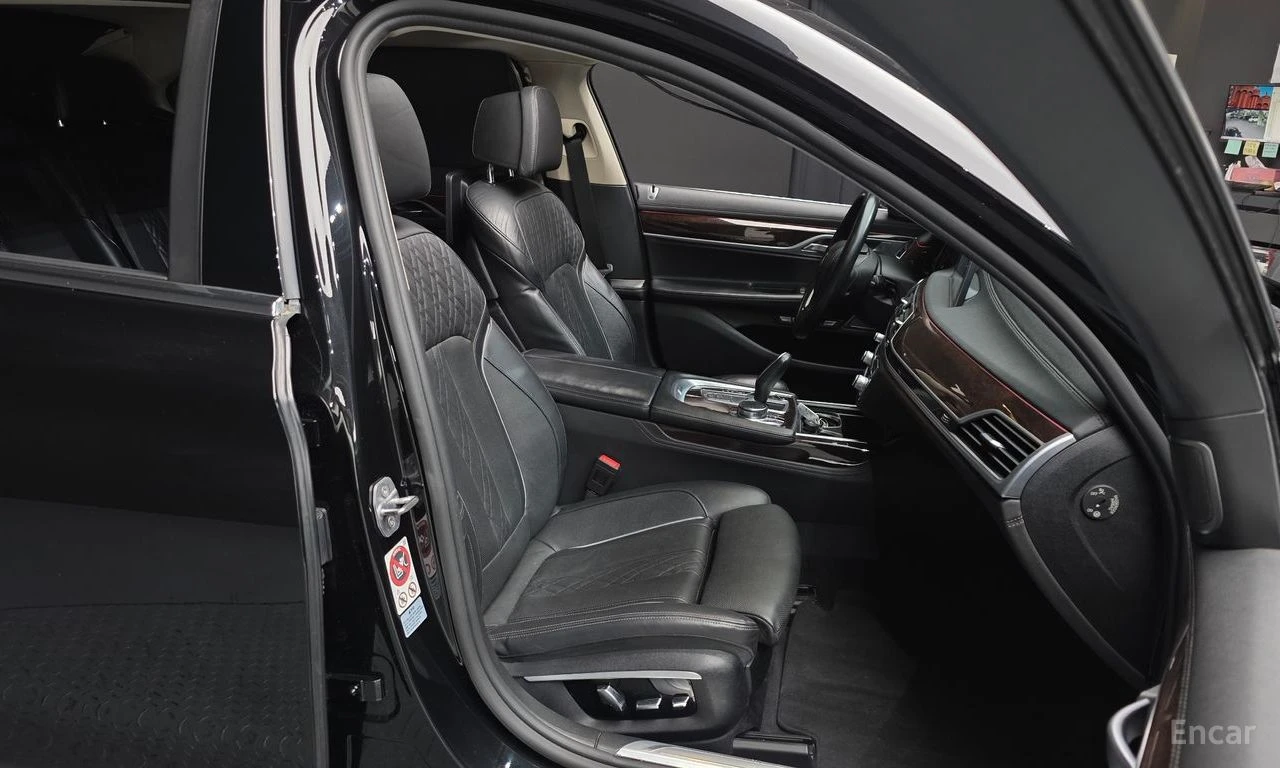 BMW 740 Li* XDRIVE* HARMON* KARDON* ОБДУХВАНЕ* 3TV* МАСАЖ*, снимка 14 - Автомобили и джипове - 54415577