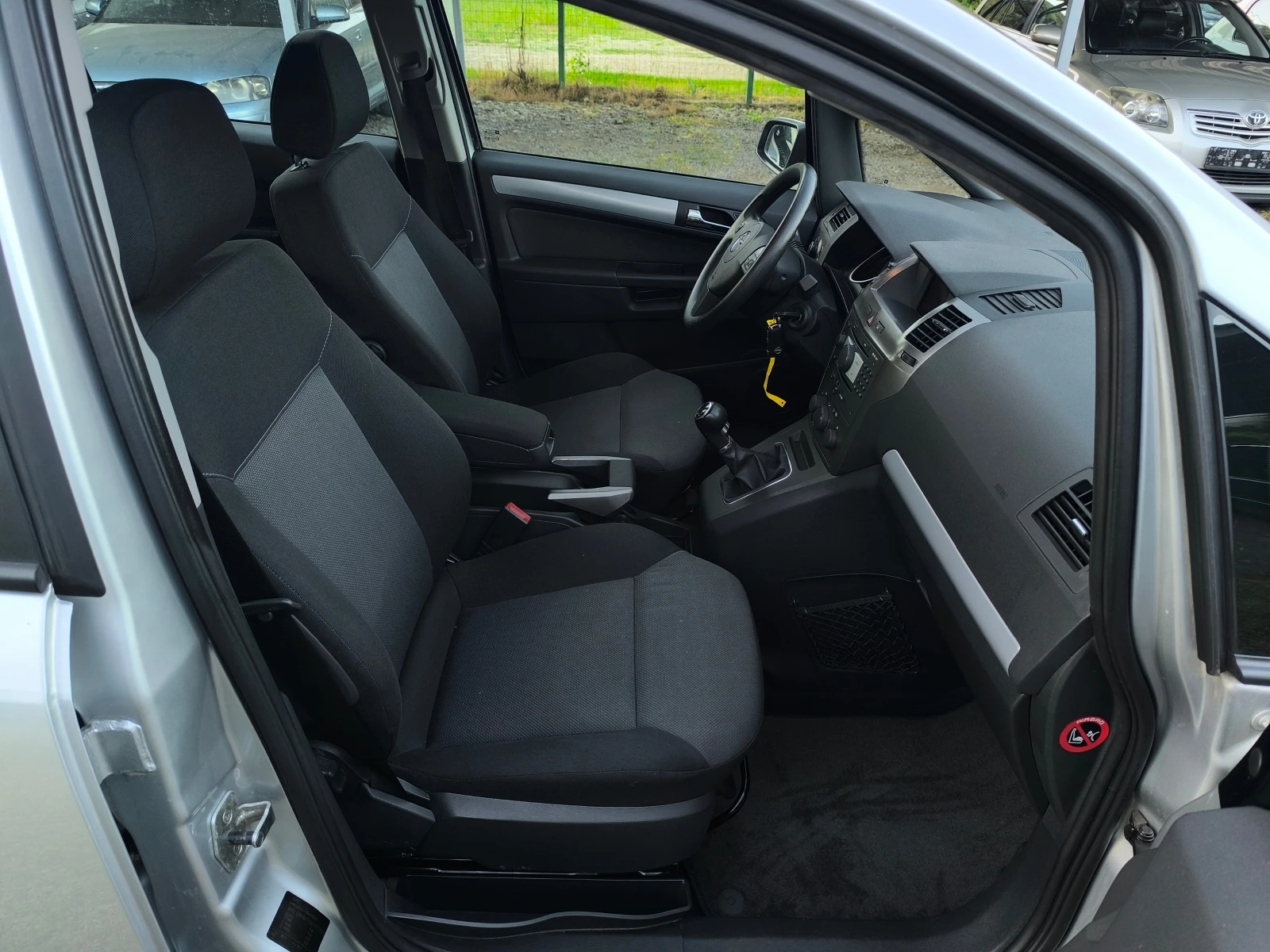 Opel Zafira -FACE LIFT-1.9CDTI-150кс-7 места-6 скорости-КЛИМА-, снимка 14 - Автомобили и джипове - 54604932