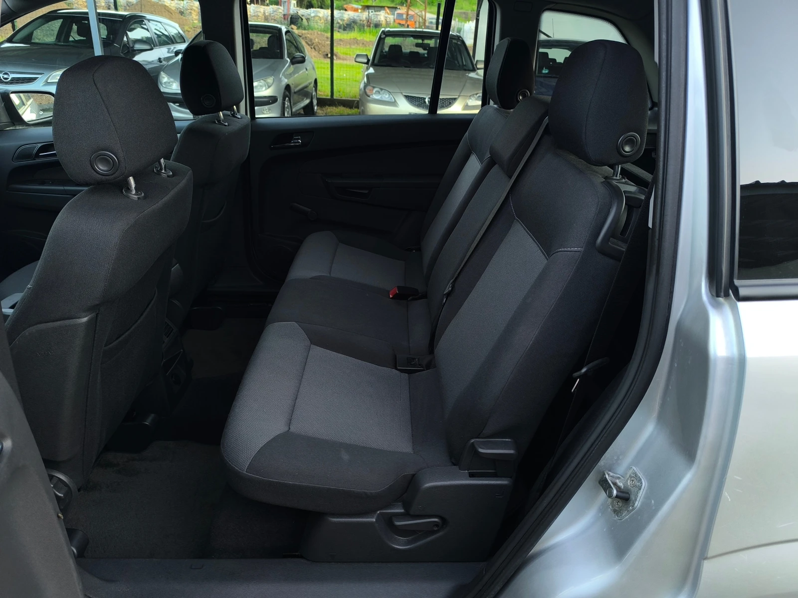 Opel Zafira -FACE LIFT-1.9CDTI-150кс-7 места-6 скорости-КЛИМА-, снимка 11 - Автомобили и джипове - 54604932