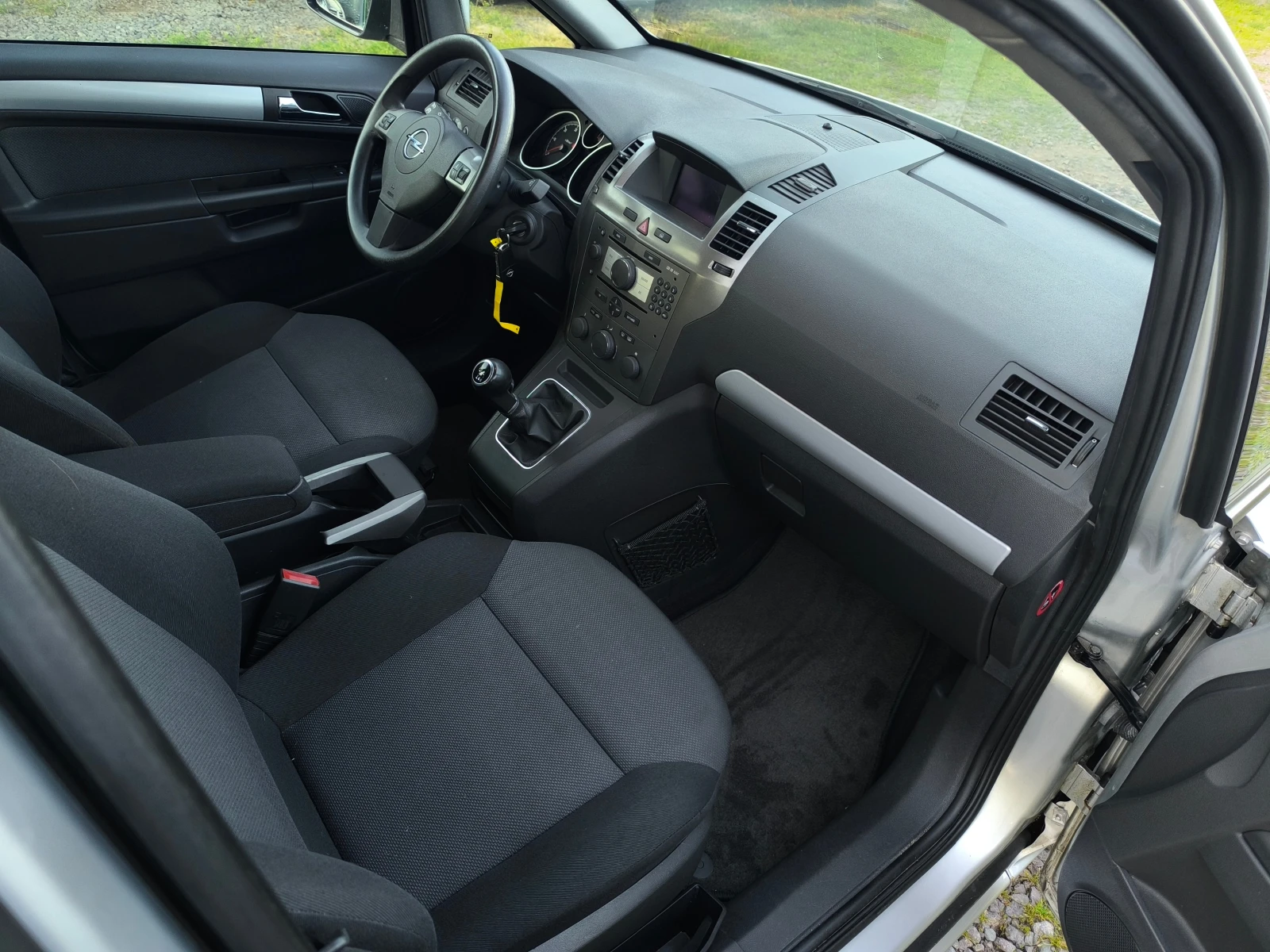 Opel Zafira -FACE LIFT-1.9CDTI-150кс-7 места-6 скорости-КЛИМА-, снимка 13 - Автомобили и джипове - 54604932