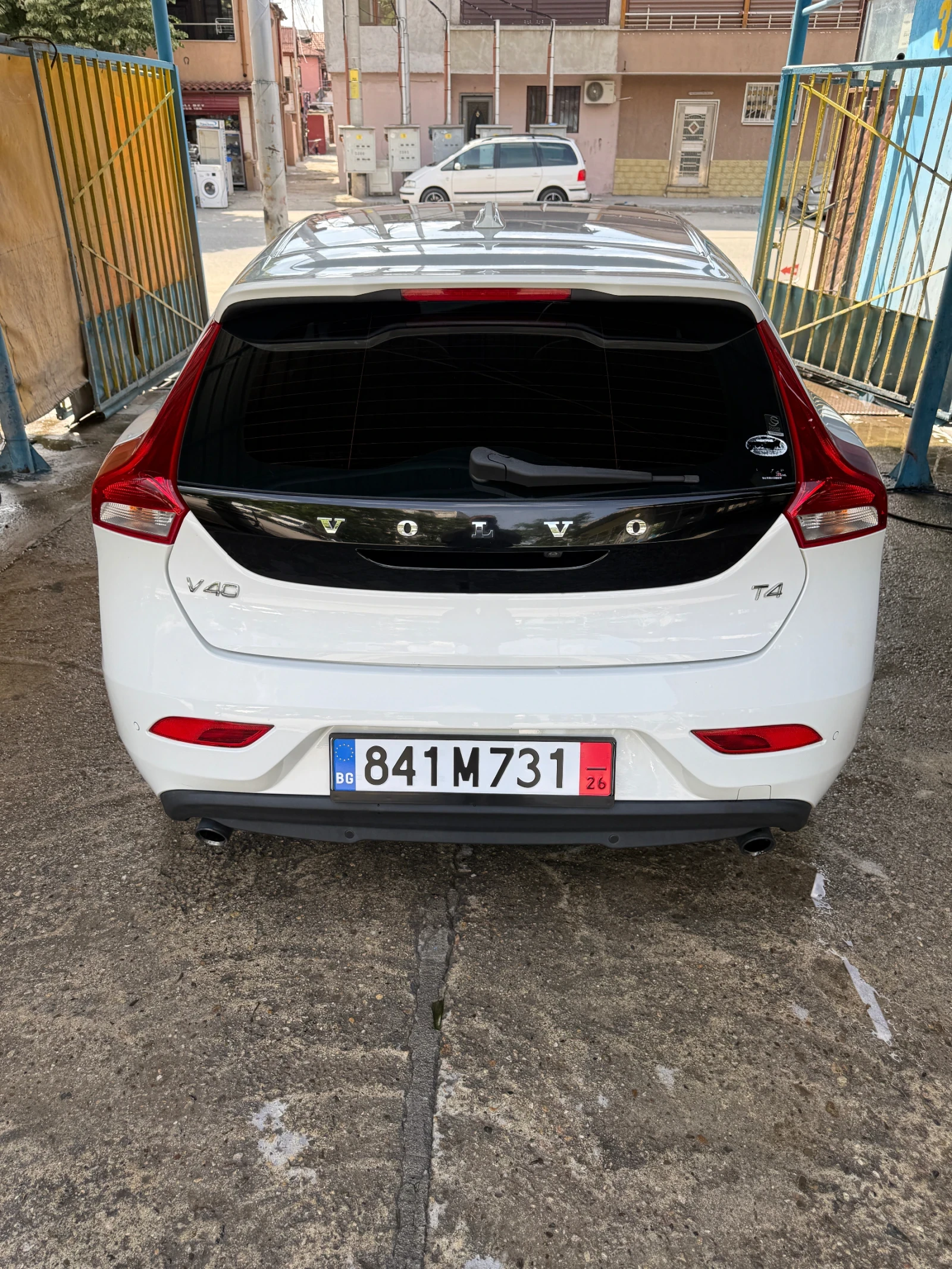 Volvo V40, снимка 2 - Автомобили и джипове - 54682953