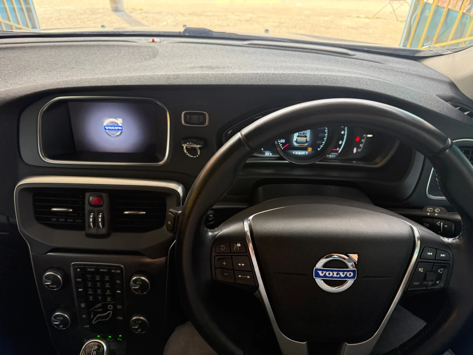 Volvo V40, снимка 10 - Автомобили и джипове - 54682953