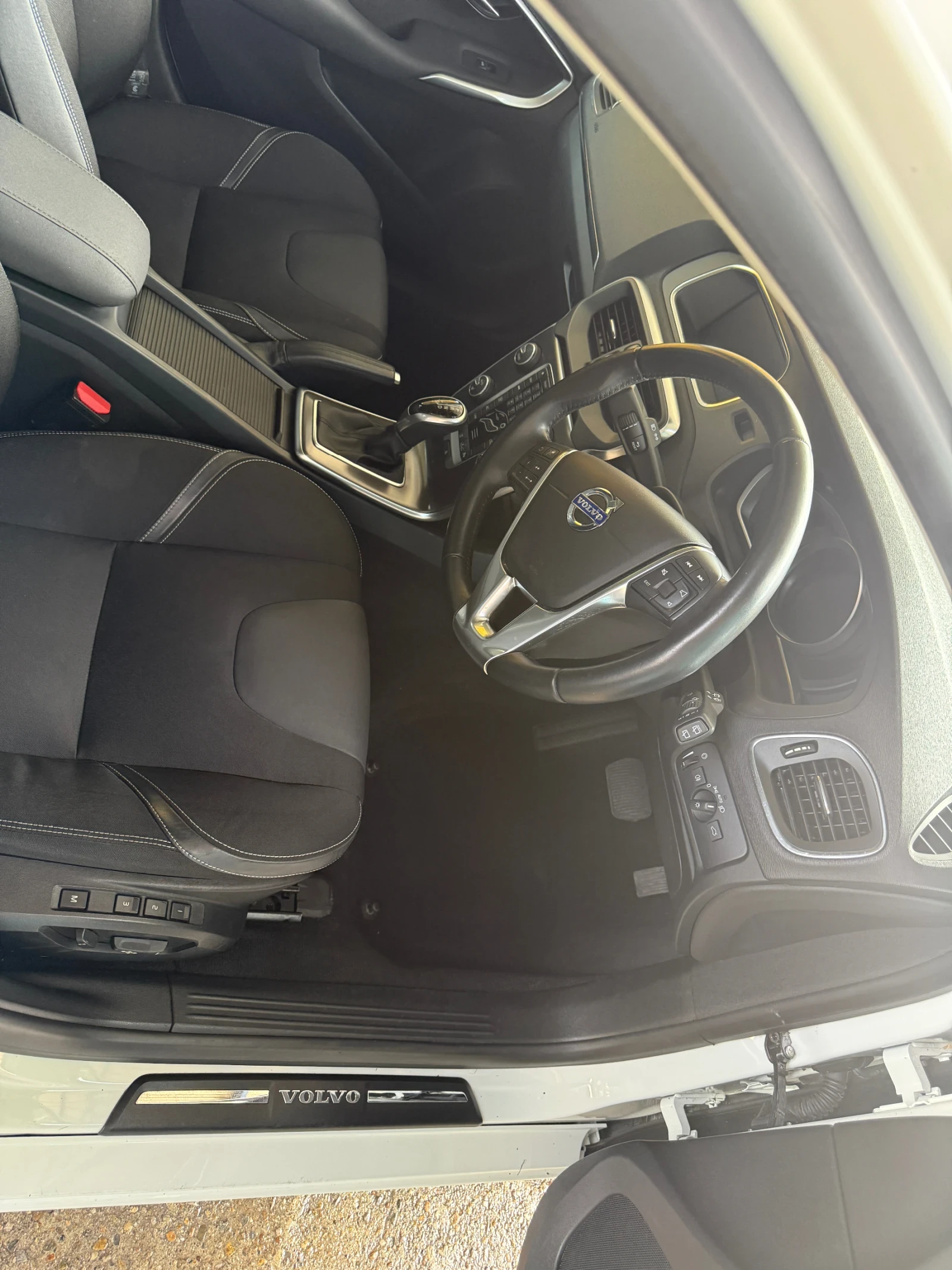 Volvo V40, снимка 13 - Автомобили и джипове - 54682953