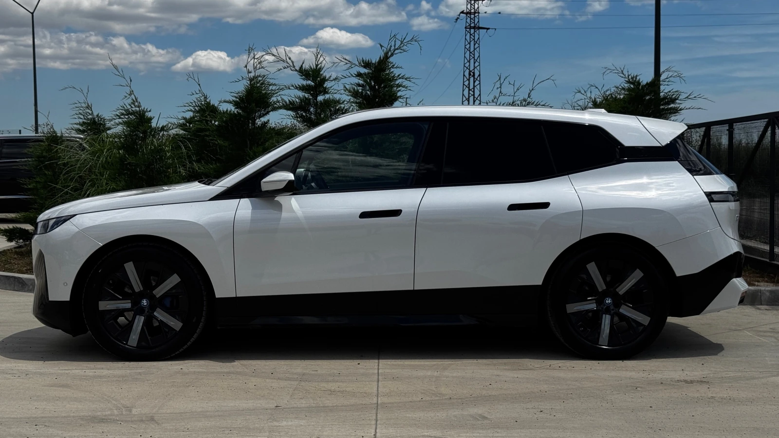 BMW iX xDrive40 Sport Paket 🇩🇪, снимка 8 - Автомобили и джипове - 54973071