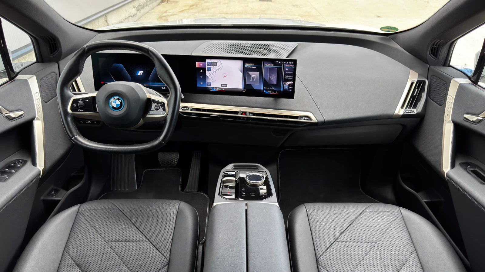 BMW iX xDrive40 Sport Paket 🇩🇪, снимка 10 - Автомобили и джипове - 54973071