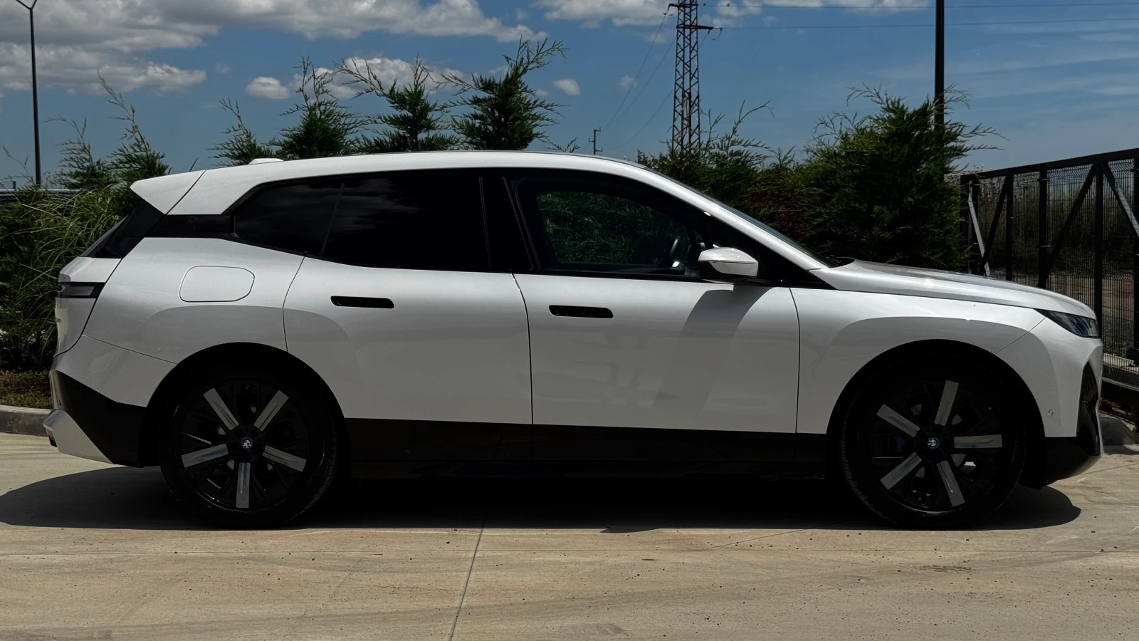 BMW iX xDrive40 Sport Paket 🇩🇪, снимка 4 - Автомобили и джипове - 54973071