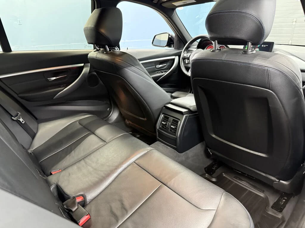BMW 330 xDrive * АвтоКредит * (ЦЕНА ДО БГ), снимка 17 - Автомобили и джипове - 55224488
