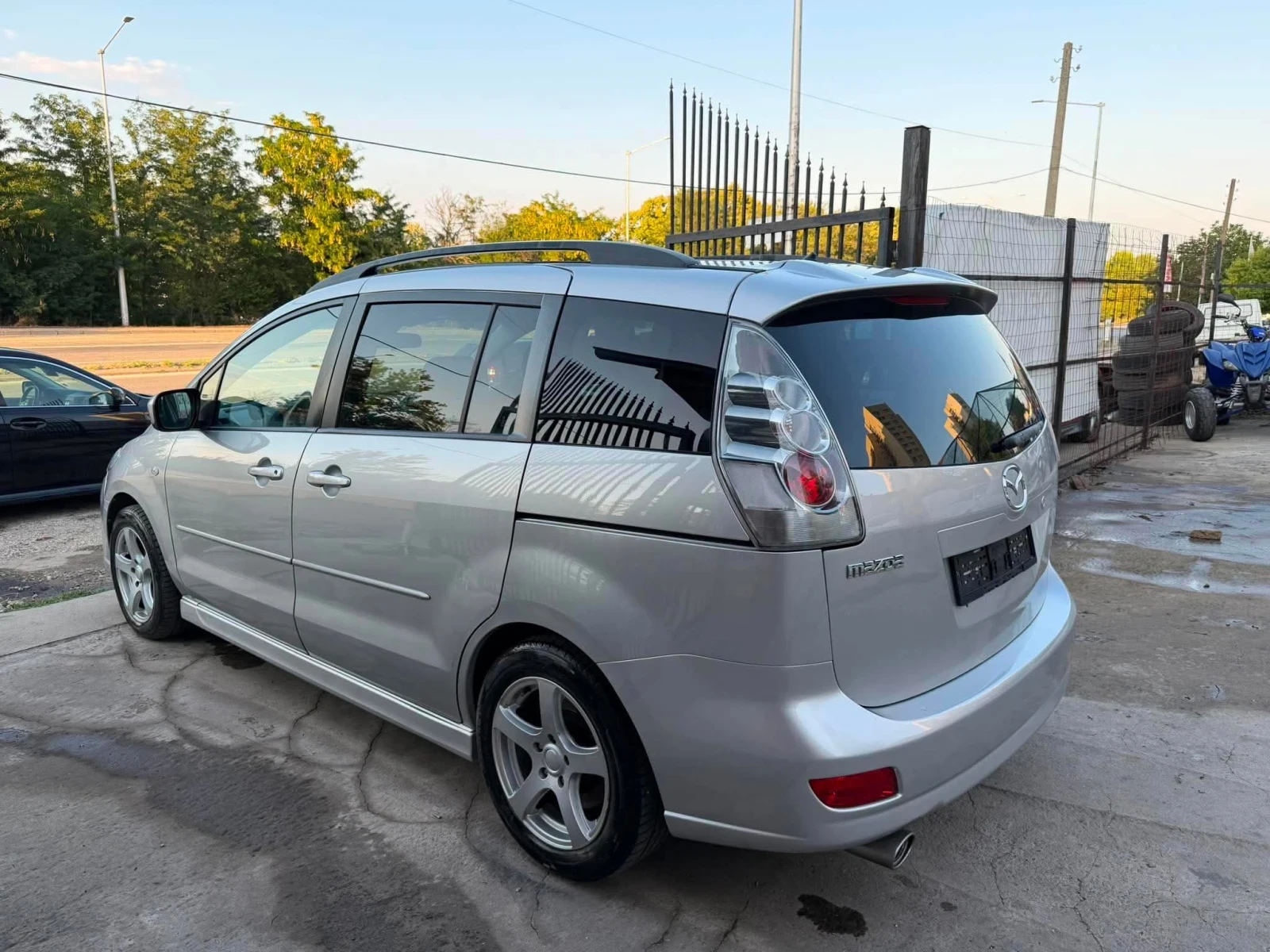Mazda 5 2.0Бенз Швейц ТОП, снимка 4 - Автомобили и джипове - 55609192