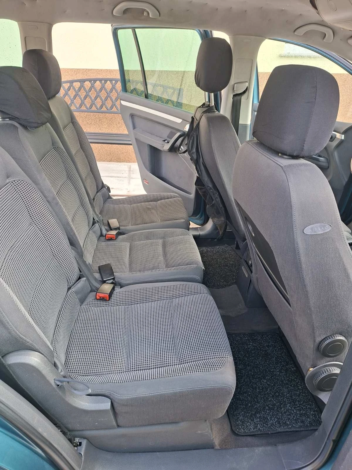 VW Touran 1.6 FSI , снимка 5 - Автомобили и джипове - 55891265