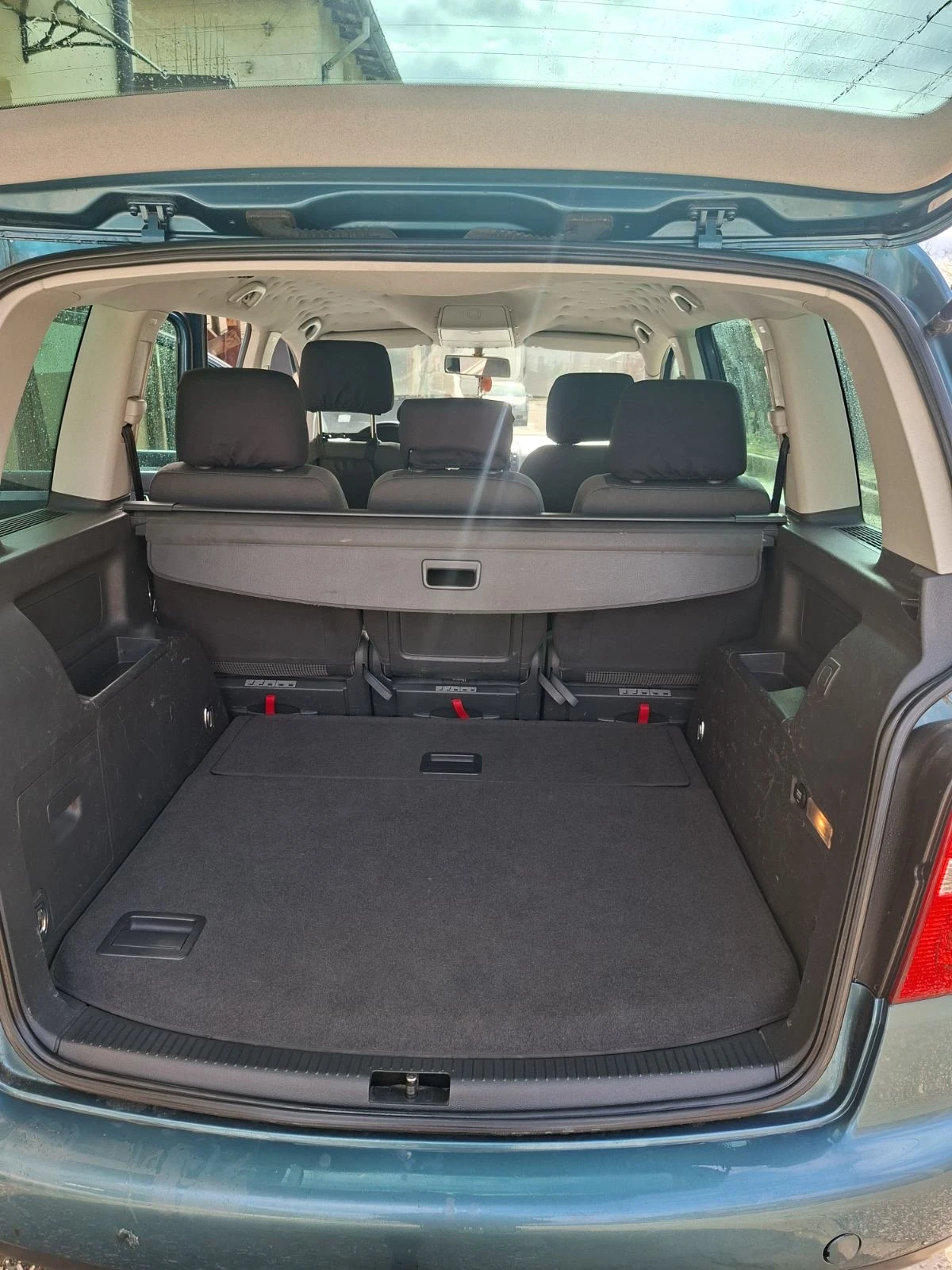 VW Touran 1.6 FSI , снимка 11 - Автомобили и джипове - 55891265