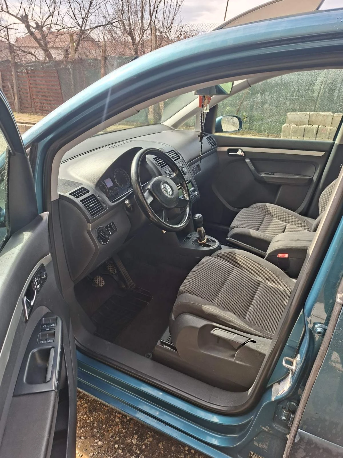 VW Touran 1.6 FSI , снимка 8 - Автомобили и джипове - 55891265