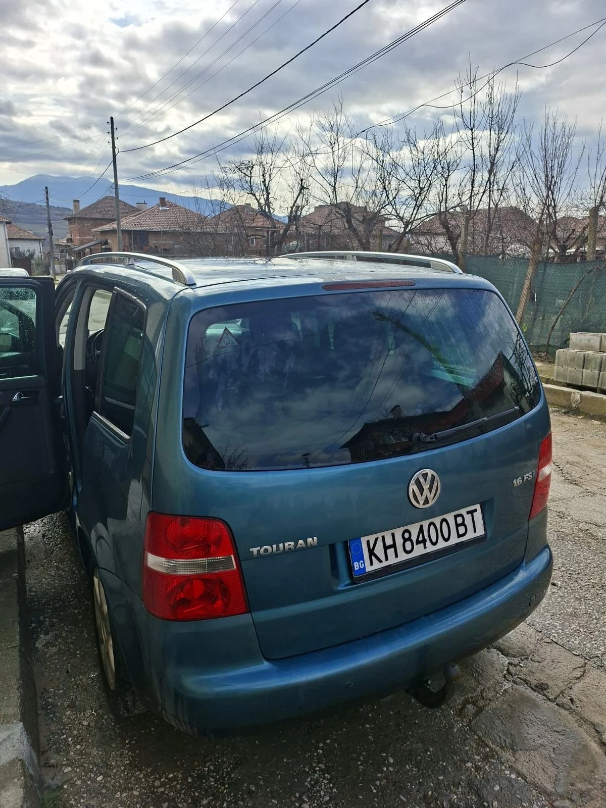 VW Touran 1.6 FSI , снимка 2 - Автомобили и джипове - 55891265