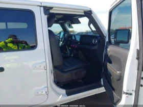Jeep Wrangler 4XE SAHARA* КОЖЕН САЛОН  - 26300 € / 51438.33 лв. - 22058609 10