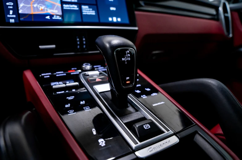 Porsche Cayenne PLUG IN* E-HYBRID* DISTR* HEATERD&COOLEDSEATS* PAN, снимка 15 - Автомобили и джипове - 53452991