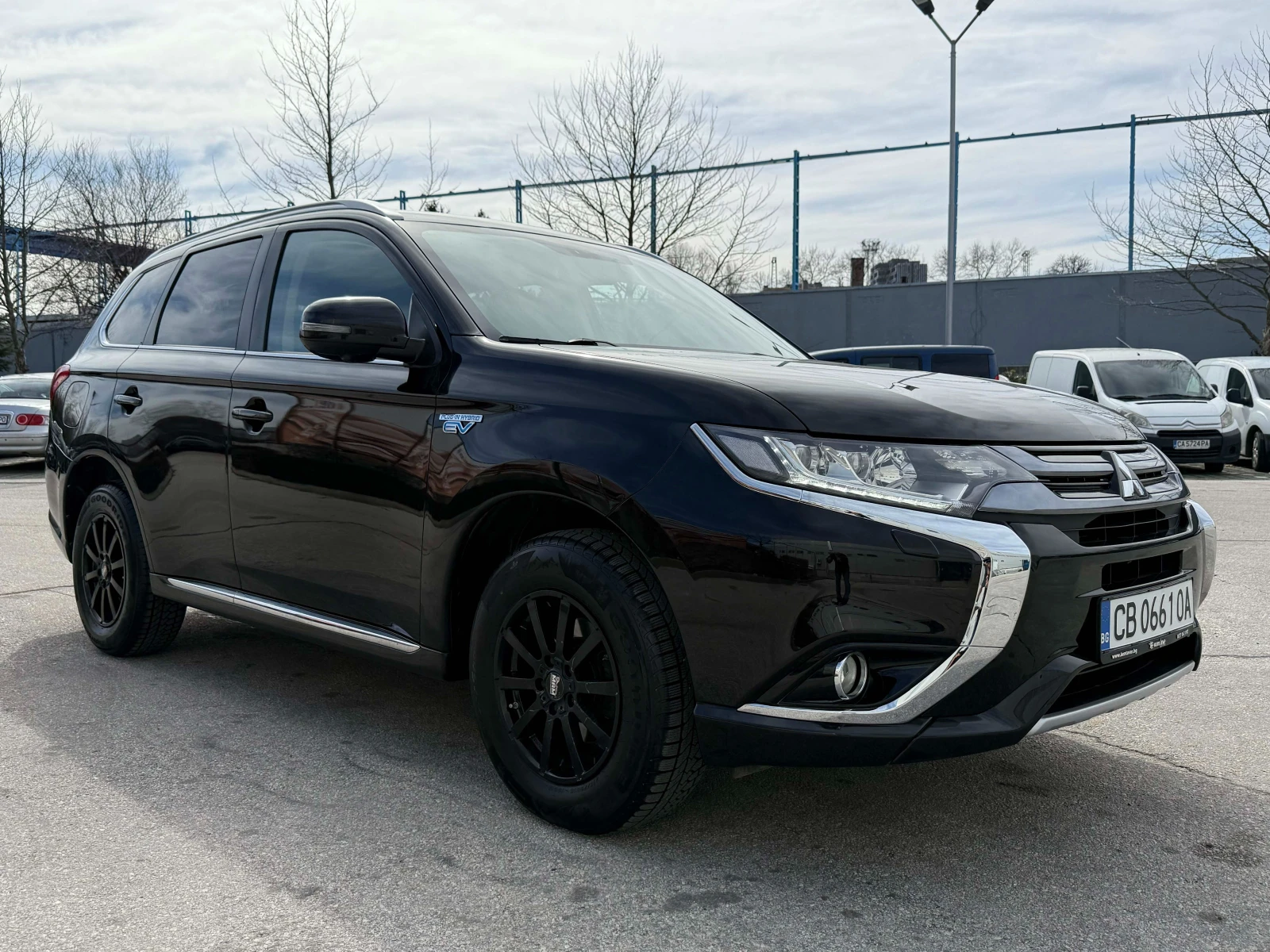 Mitsubishi Outlander, снимка 6 - Автомобили и джипове - 53822616