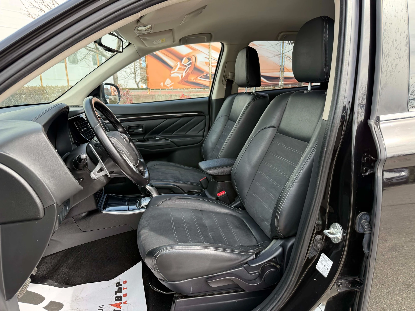 Mitsubishi Outlander, снимка 8 - Автомобили и джипове - 53822616