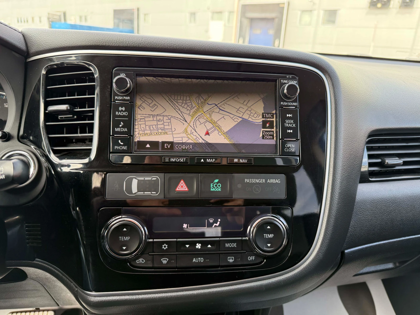 Mitsubishi Outlander, снимка 13 - Автомобили и джипове - 53822616